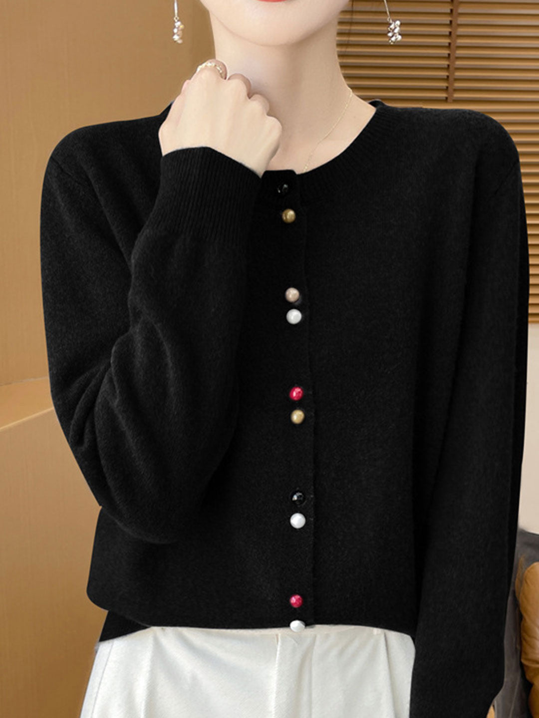 Damen Strickjacke mit farbigen Knöpfen | Weich & Stylisch | Perfekt für jede Jahreszeit