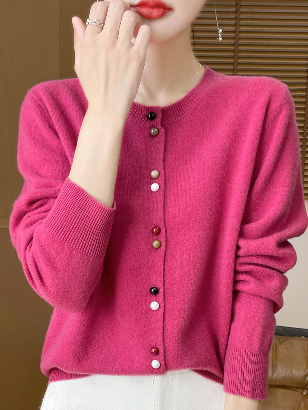 Damen Strickjacke mit farbigen Knöpfen | Weich & Stylisch | Perfekt für jede Jahreszeit