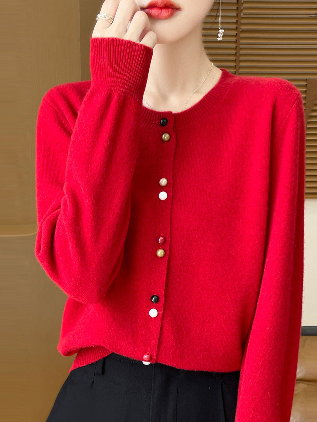 Damen Strickjacke mit farbigen Knöpfen | Weich & Stylisch | Perfekt für jede Jahreszeit