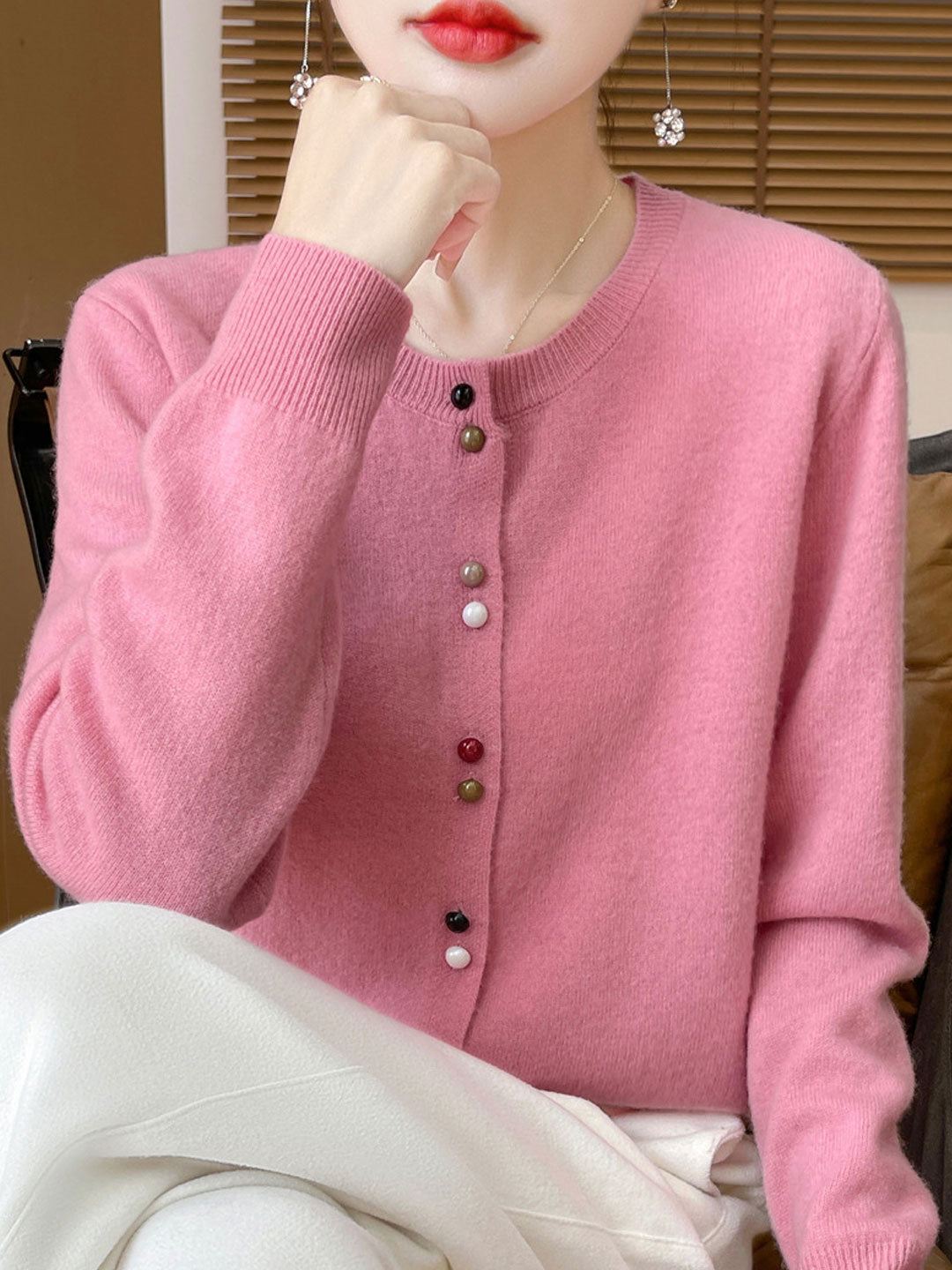 Damen Strickjacke mit farbigen Knöpfen | Weich & Stylisch | Perfekt für jede Jahreszeit