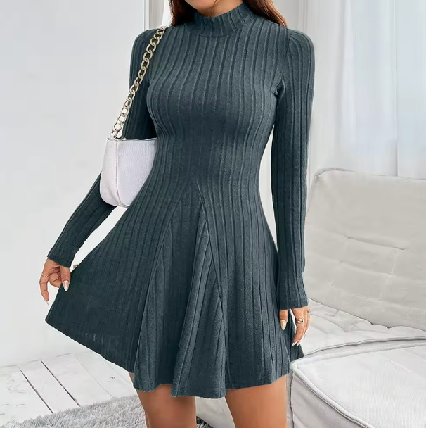 Emilia Grace | Elegantes Geripptes Strickkleid