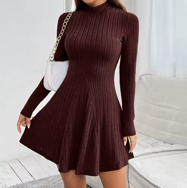 Emilia Grace | Elegantes Geripptes Strickkleid