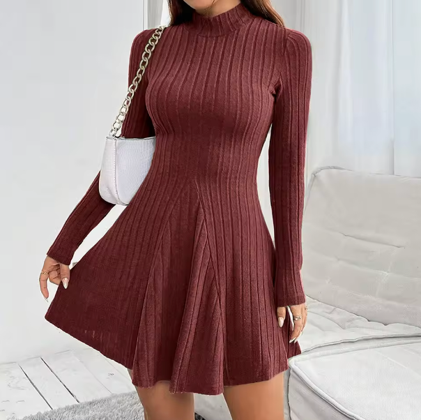 Emilia Grace | Elegantes Geripptes Strickkleid